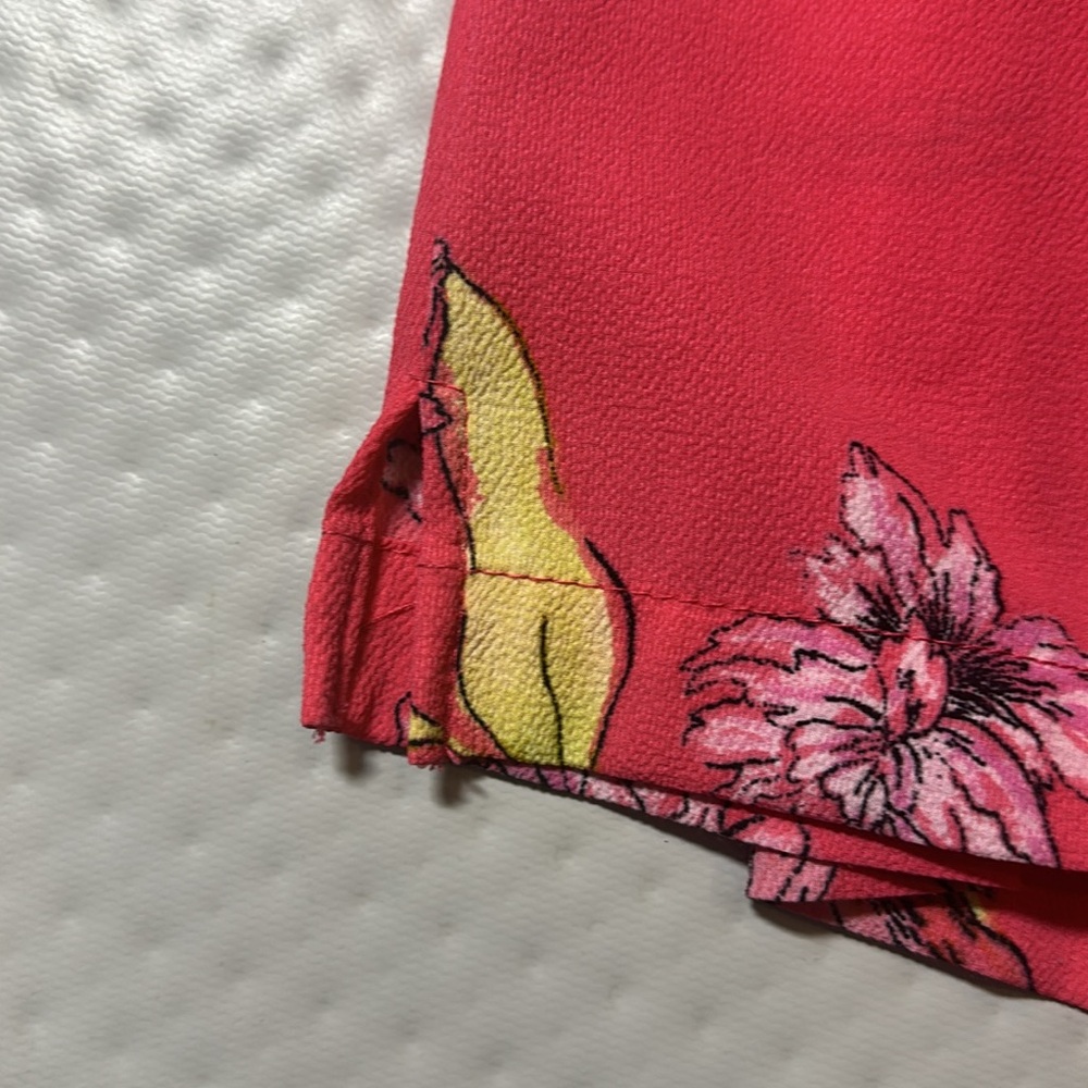 Rose + Olive Pink Floral Print Blouse Size M Short Sleeve Round Neck Casual Top - Picture 6 of 9